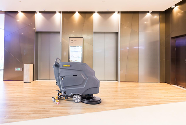 用洗地機清潔車庫可節省時間和精力嘛?