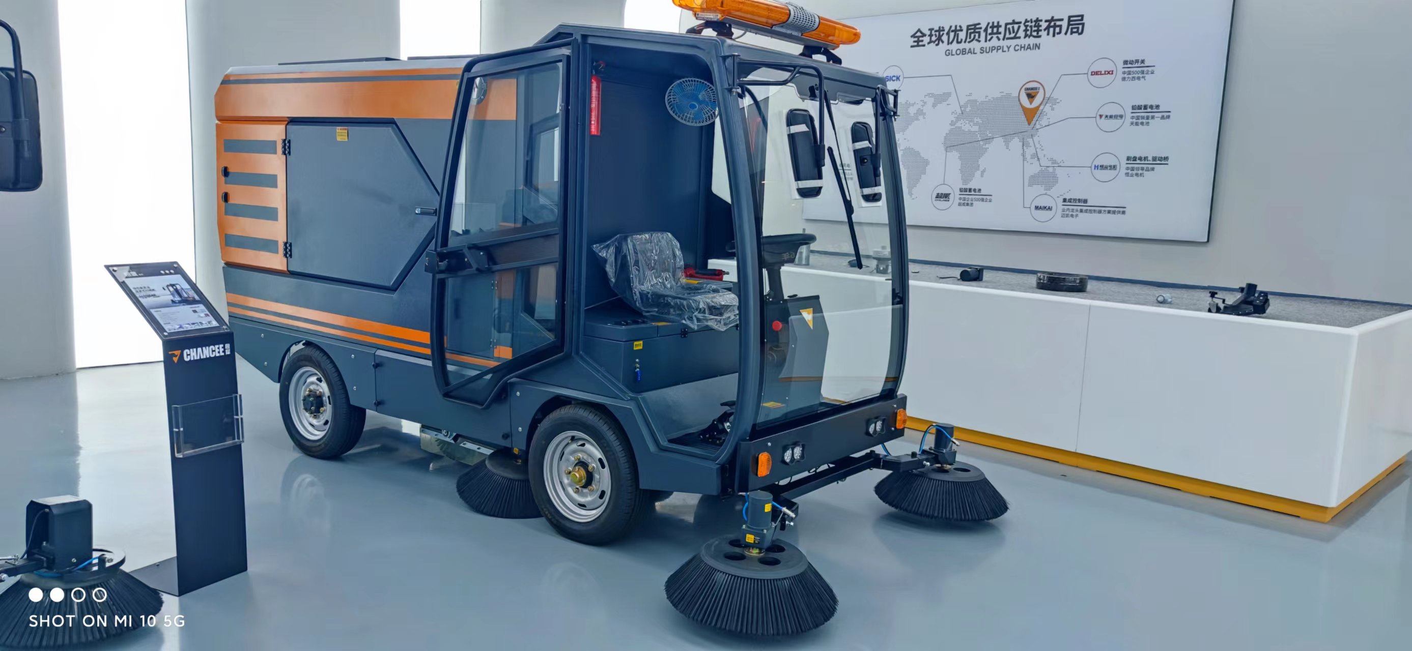 電動(dòng)掃地機(jī)可以清潔馬路的衛(wèi)生嘛?