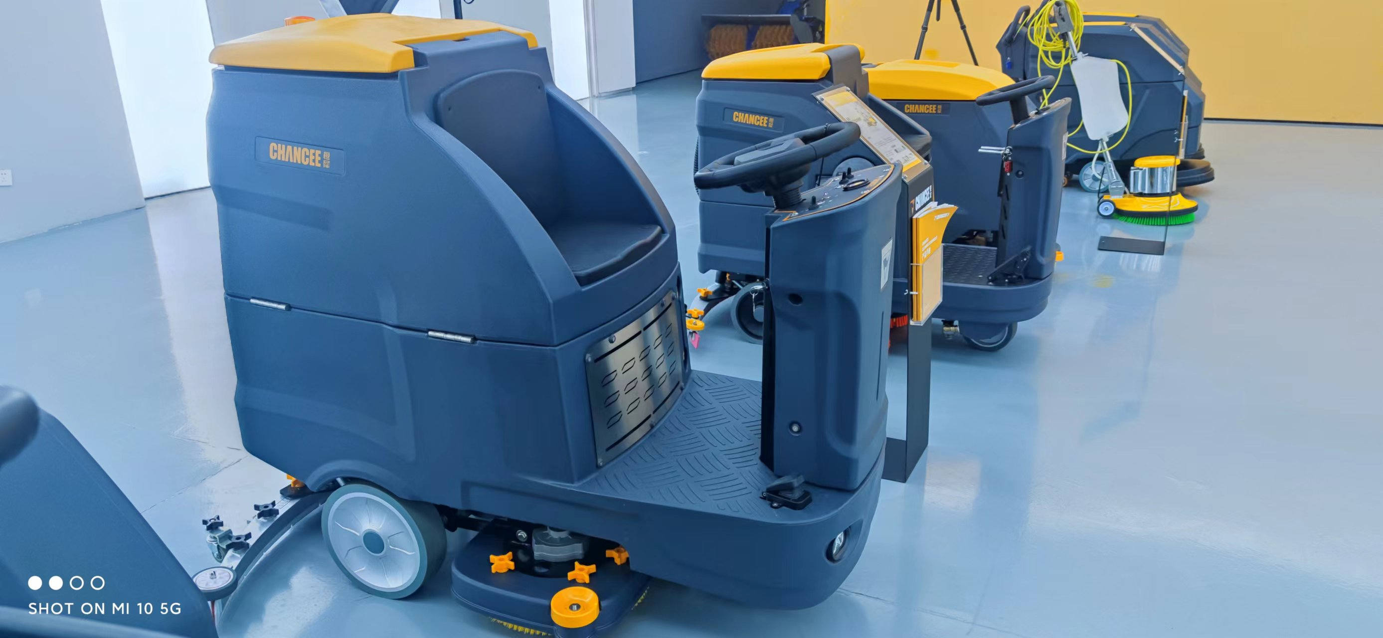 地下車庫可以使用駕駛式洗地機嘛？