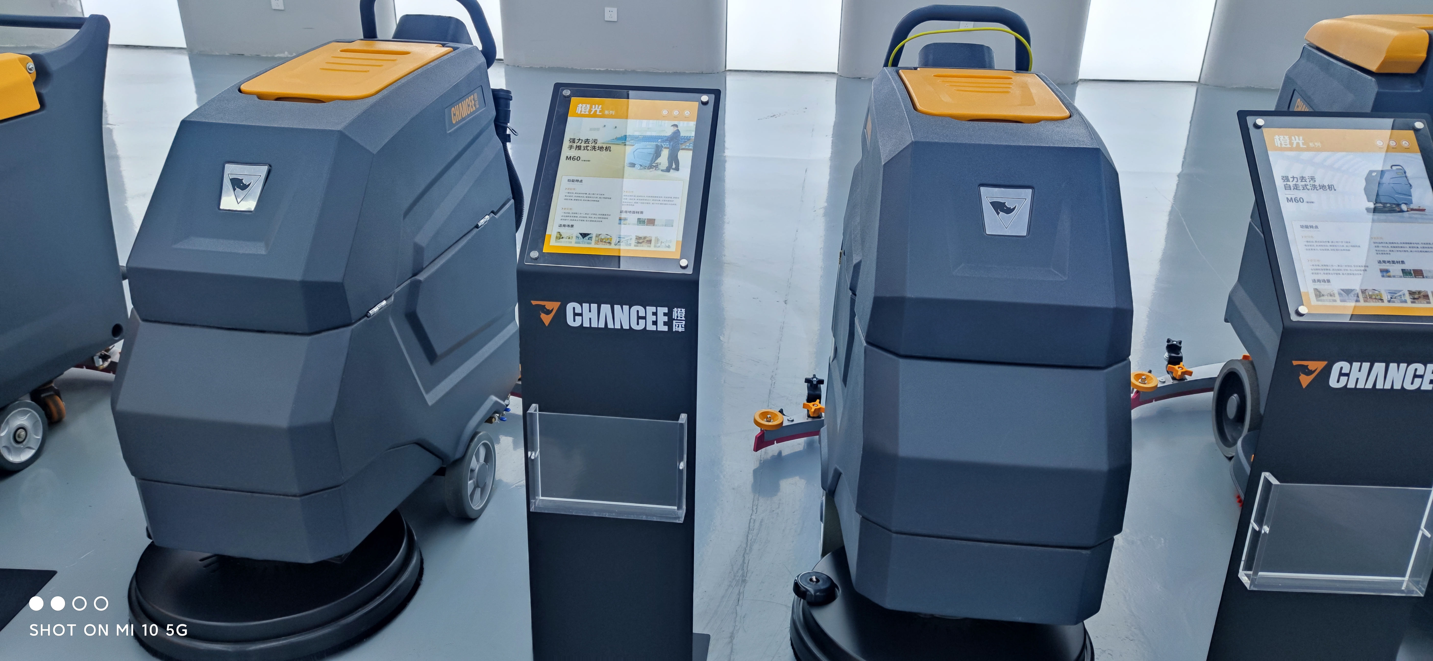 手推式洗地機(jī)為師生打造良好就餐環(huán)境