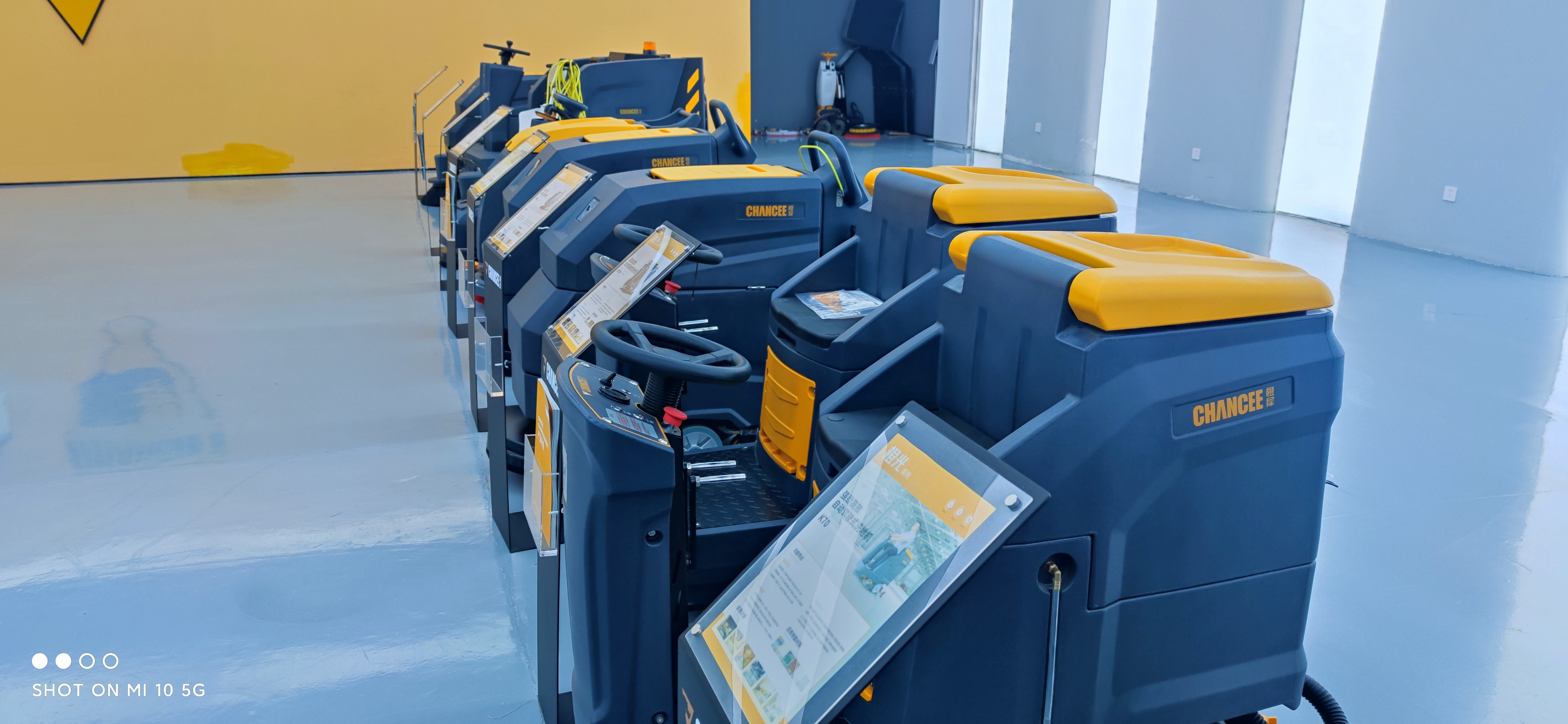 什么品牌的電動(dòng)洗地機(jī)值得信賴