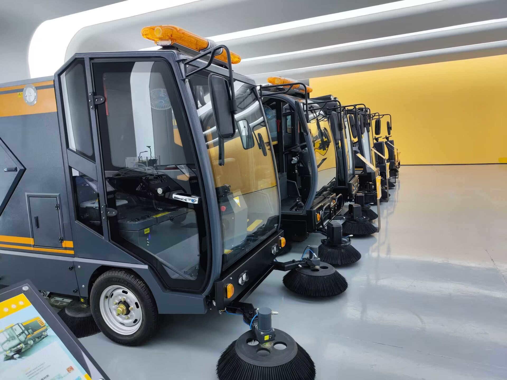 駕駛式掃地機(jī)電機(jī)過熱是正?，F(xiàn)象嘛