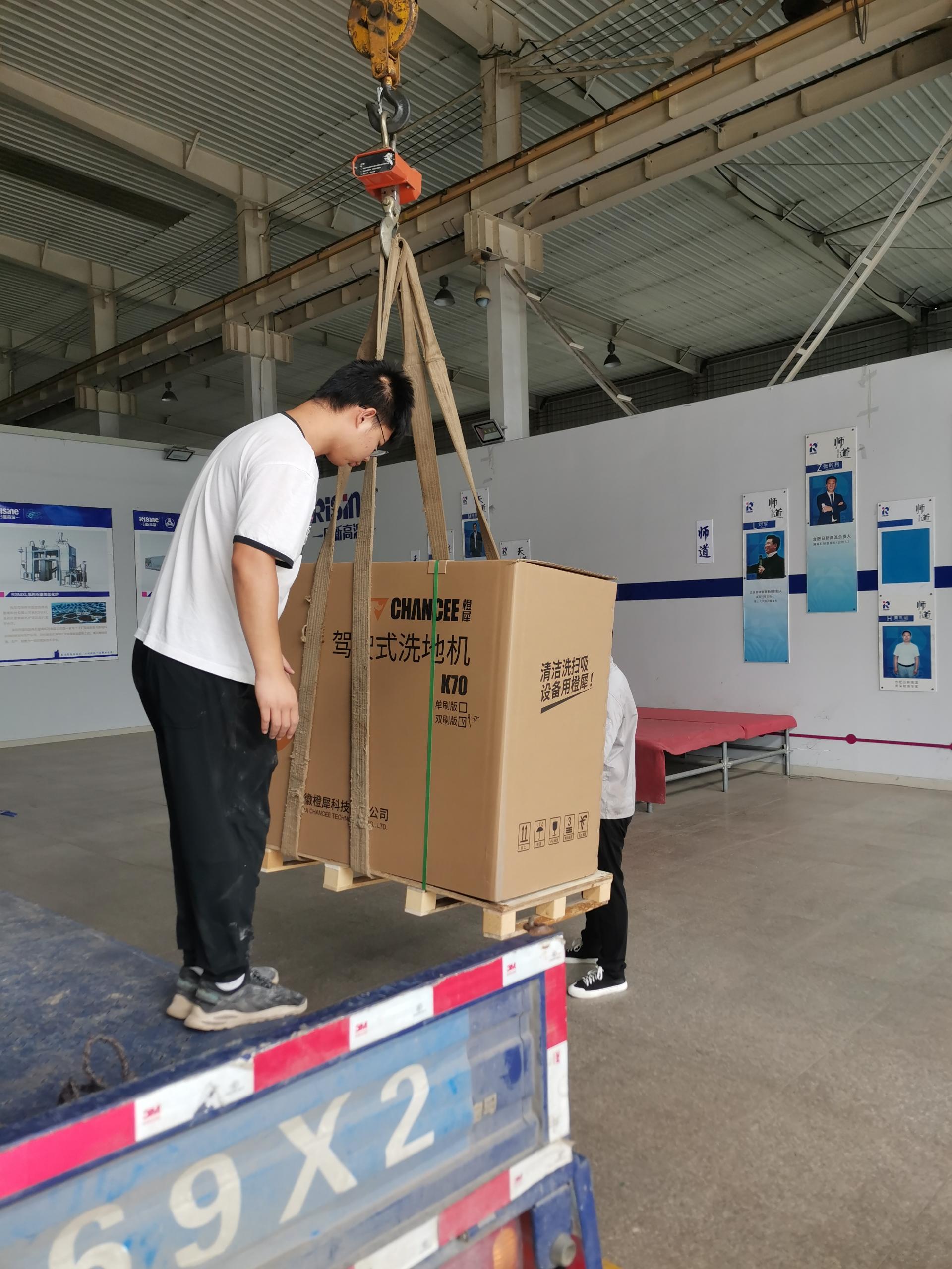 橙犀洗地機在食品廠的應用